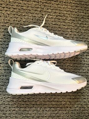 Womens NIKE Air Max Nuaxis